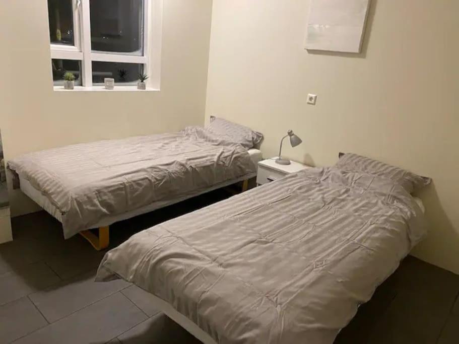 Husavik 2 Bedroom Apartment מראה חיצוני תמונה