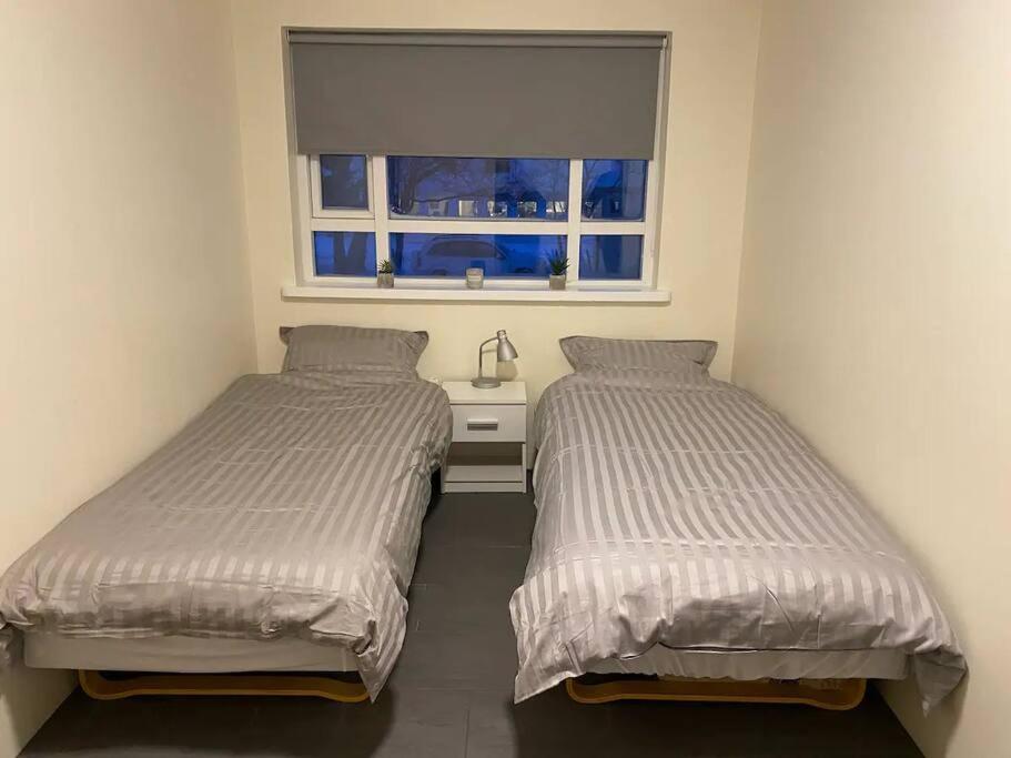 Husavik 2 Bedroom Apartment מראה חיצוני תמונה